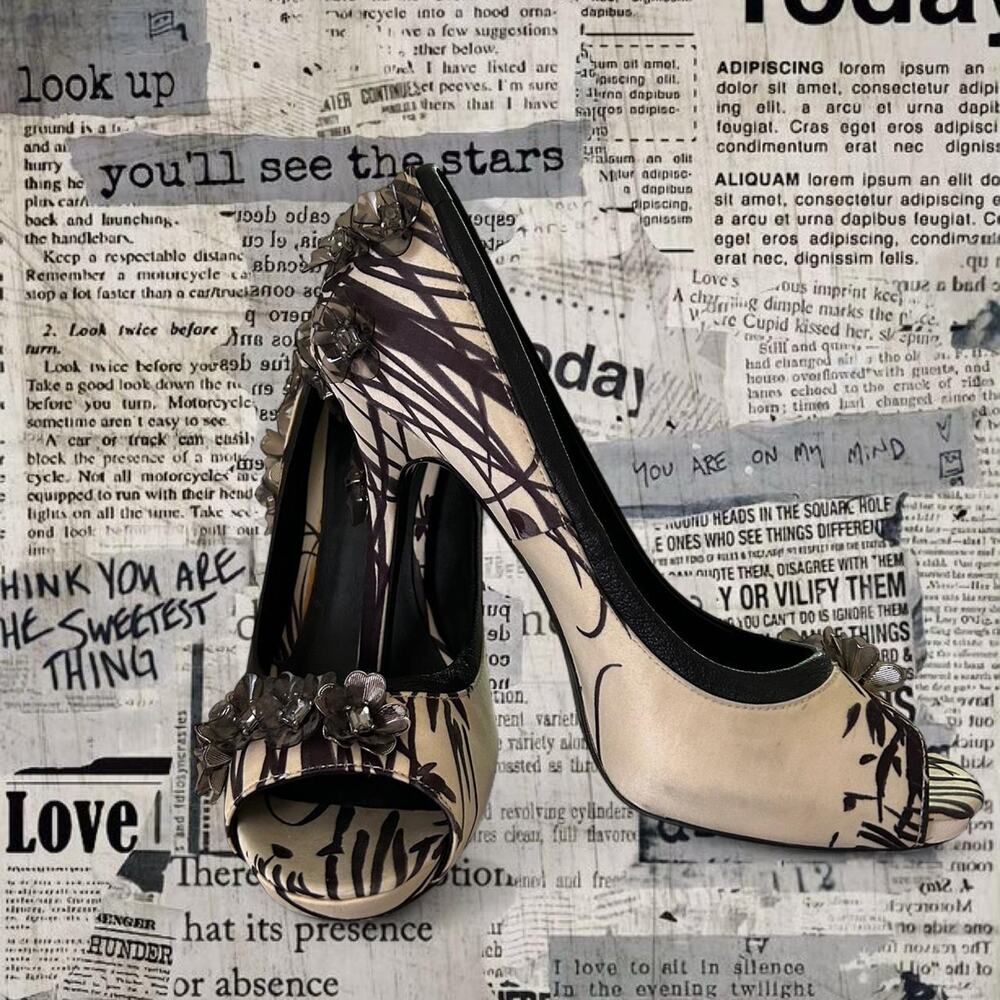 Tory burch black and tan print heels with flower embellishment sz 9 womens